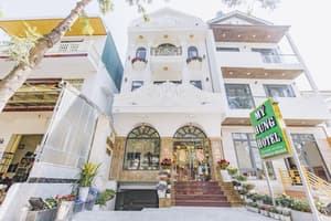 thumbnail: Front of property