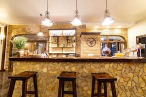 thumbnail: Bar (on property)