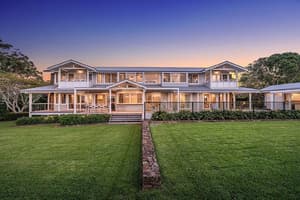 thumbnail: Front of property