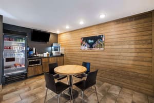 thumbnail: Breakfast area