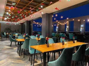 thumbnail: Bar (on property)