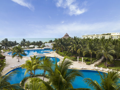 AZS Family Jacuzzi OV Suite Room View