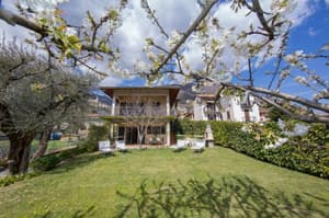 thumbnail: Front of property