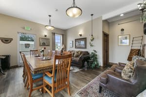 thumbnail: Dining room