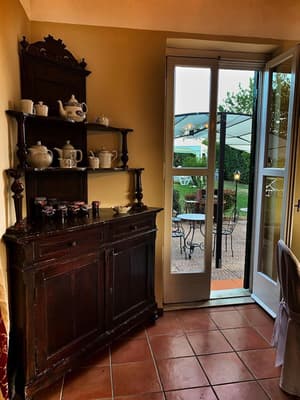 thumbnail: Breakfast area