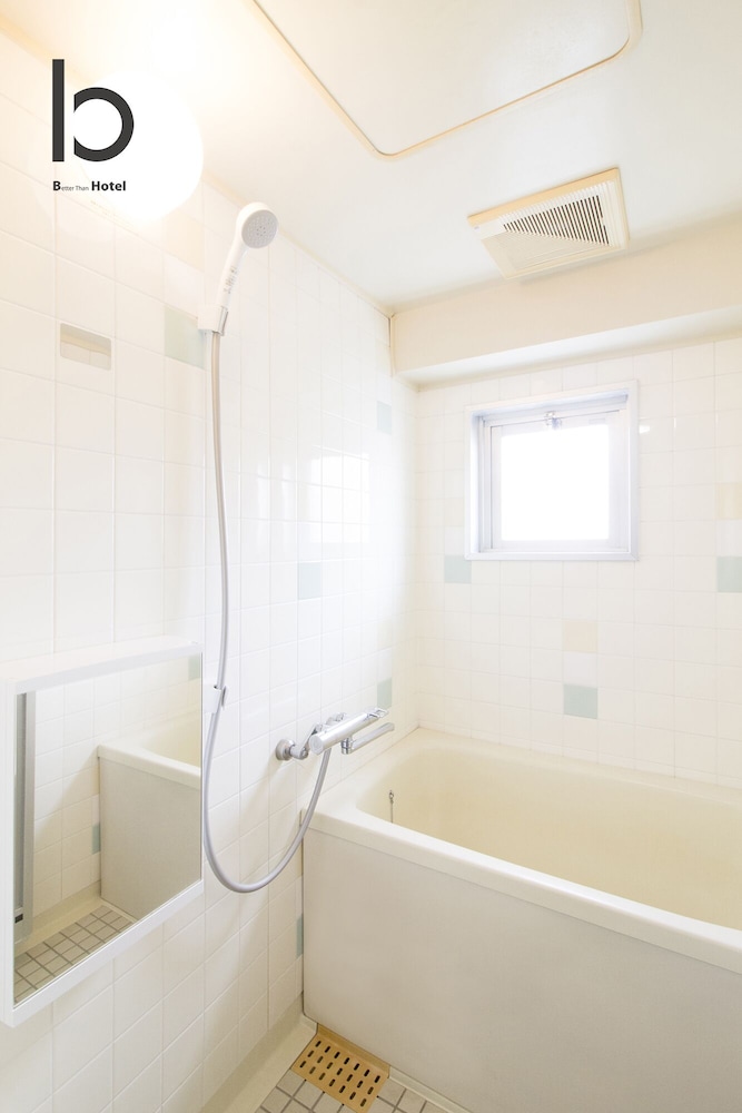 Deep soaking bathtub