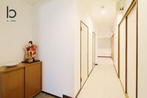 thumbnail: Hallway