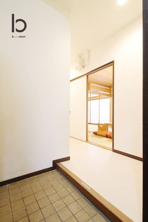 thumbnail: Interior entrance