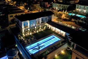 thumbnail: Outdoor pool