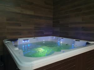 thumbnail: Jetted tub