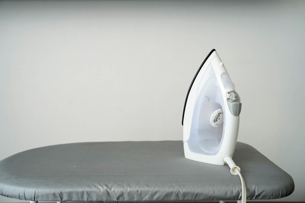 Iron/ironing board