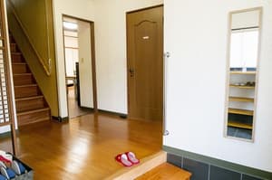 thumbnail: Interior entrance
