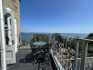 thumbnail: Outdoor dining