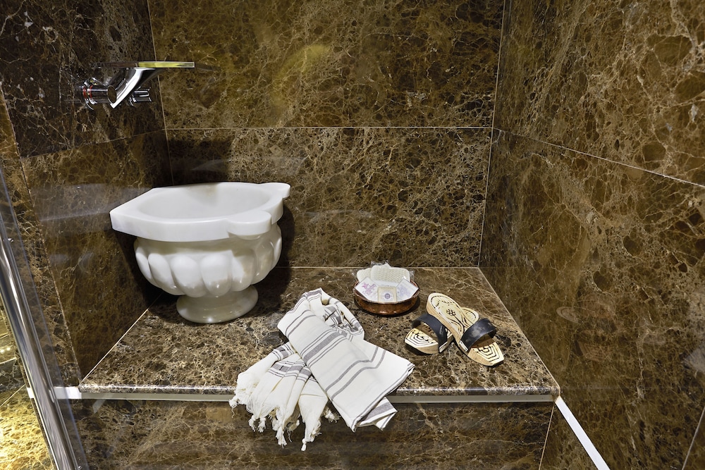 Bathroom amenities