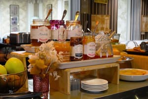 thumbnail: Bar (on property)