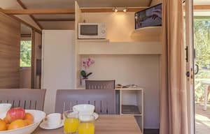 thumbnail: Dining room