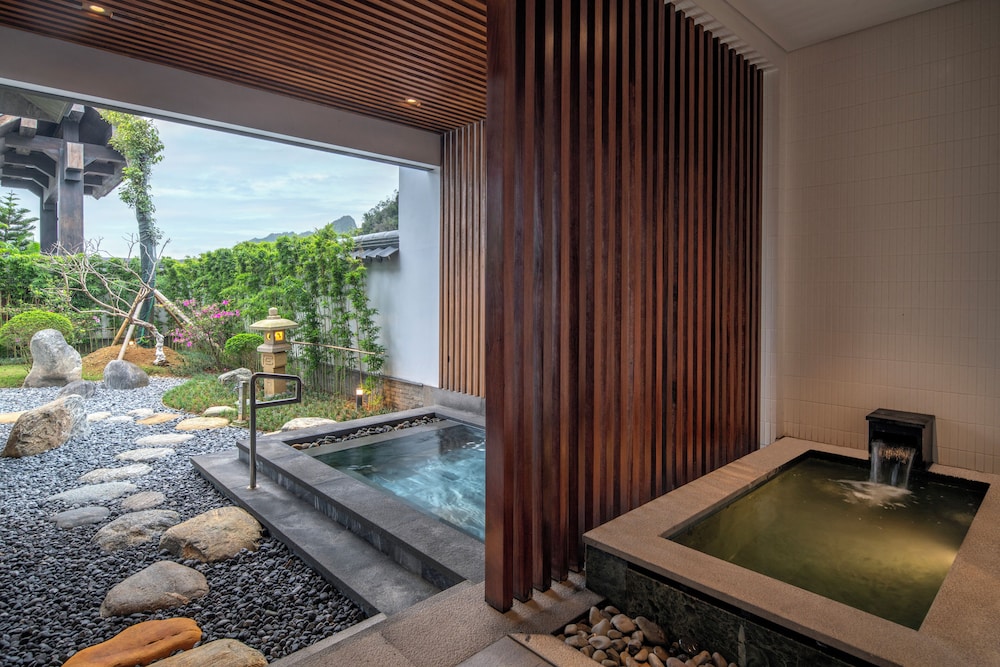 Private pool