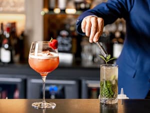 thumbnail: Bar (on property)