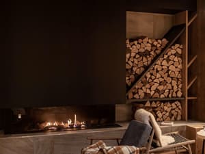 thumbnail: Bar (on property)