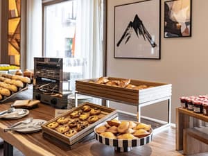 thumbnail: Breakfast area