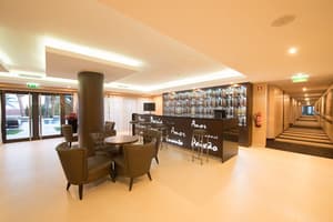 thumbnail: Poolside bar