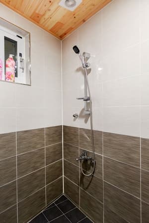 thumbnail: Bathroom shower
