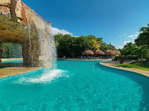 thumbnail: Outdoor pool