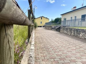 thumbnail: Courtyard view
