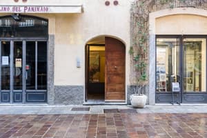 thumbnail: Property entrance