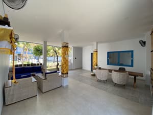 thumbnail: Lobby lounge