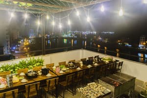 thumbnail: Restaurant