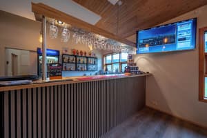 thumbnail: Bar (on property)
