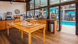 thumbnail: Breakfast area