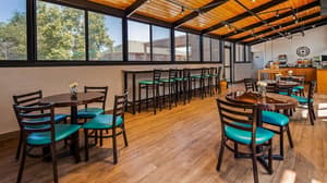 thumbnail: Breakfast area