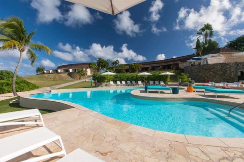 Deluxe Oceanfront Exteriors Near Pool