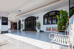 thumbnail: Front of property