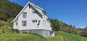 thumbnail: Front of property