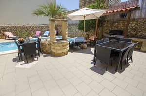 thumbnail: Outdoor dining