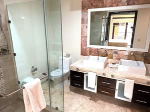 thumbnail: Bathroom amenities