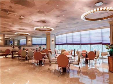 Dining,Dining Area,Restaurant,On-Site