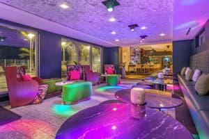 thumbnail: Bar (on property)