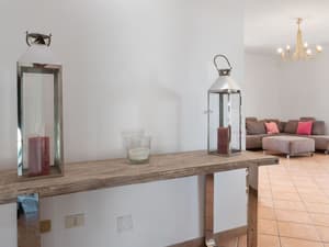 thumbnail: Interior detail