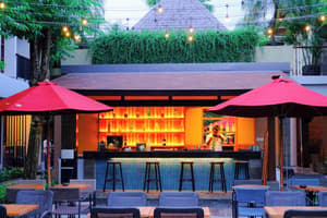 thumbnail: Poolside bar