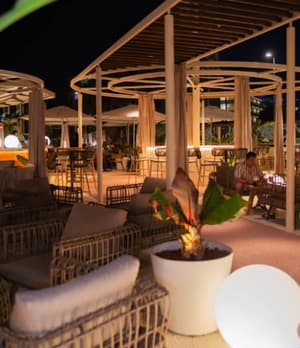 thumbnail: Restaurant