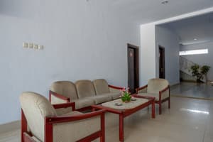 thumbnail: Lobby sitting area