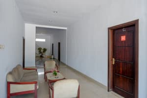 thumbnail: Lobby sitting area