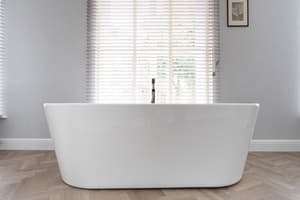 thumbnail: Deep soaking bathtub