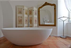 thumbnail: Deep soaking bathtub
