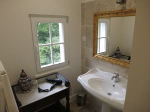 thumbnail: Bathroom sink
