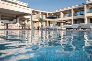 thumbnail: Poolside bar